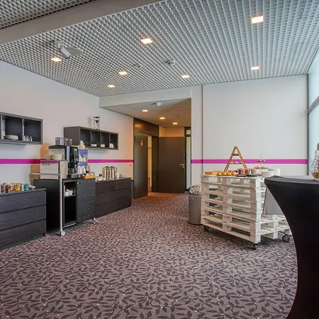 特里尔四面广场酒店 酒店