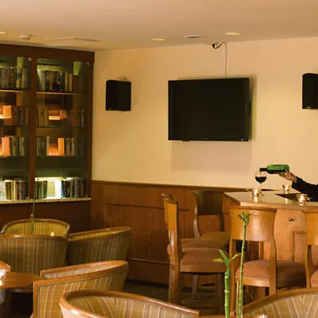 Mice Collection Business- Und Stadthotel An Der Mosel Nahe Swt Arena Und Viking Anleger Otel